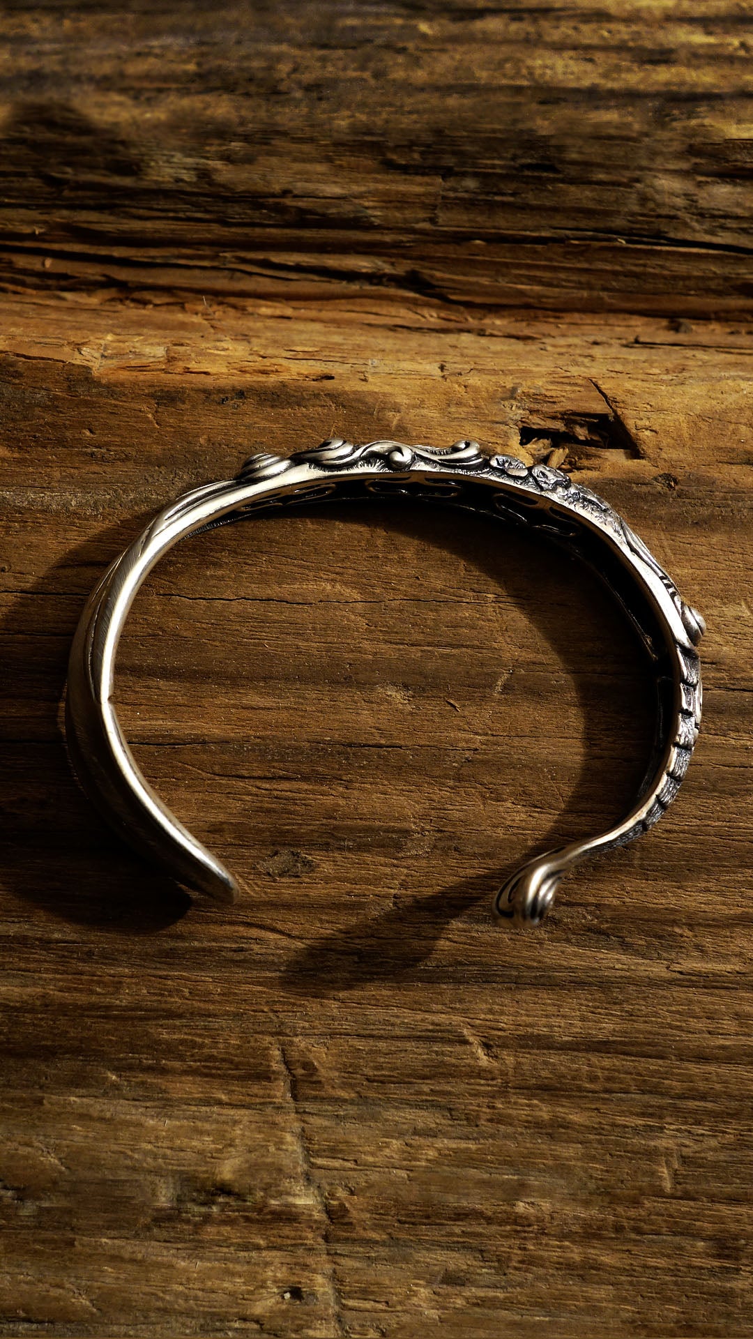 Ainu patterned Bracelet Ⅱ (Salmon & feather)